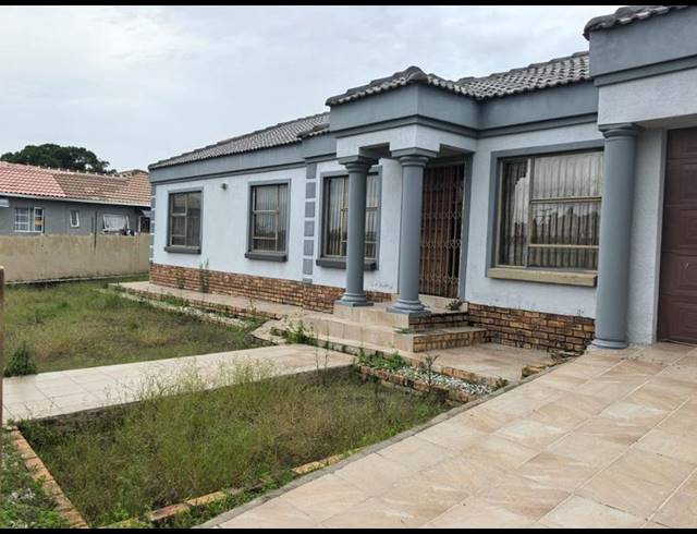 3 BEDROOM HOUSE FOR SALE IN COSMO CITY